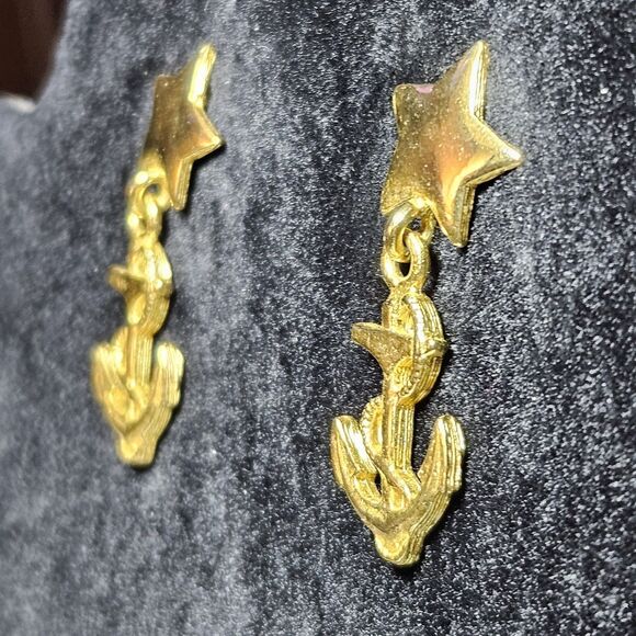 Vintage Gold Tone Star With Dangling Anchor Statement Earrings - Picture 5 of 11